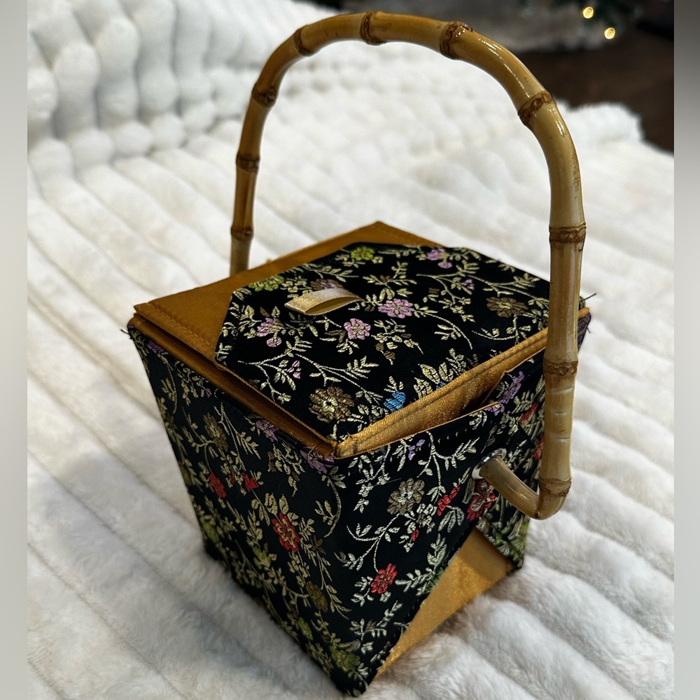 Chinese food box style purse w/mirror and bamboo handle. Mult styles available